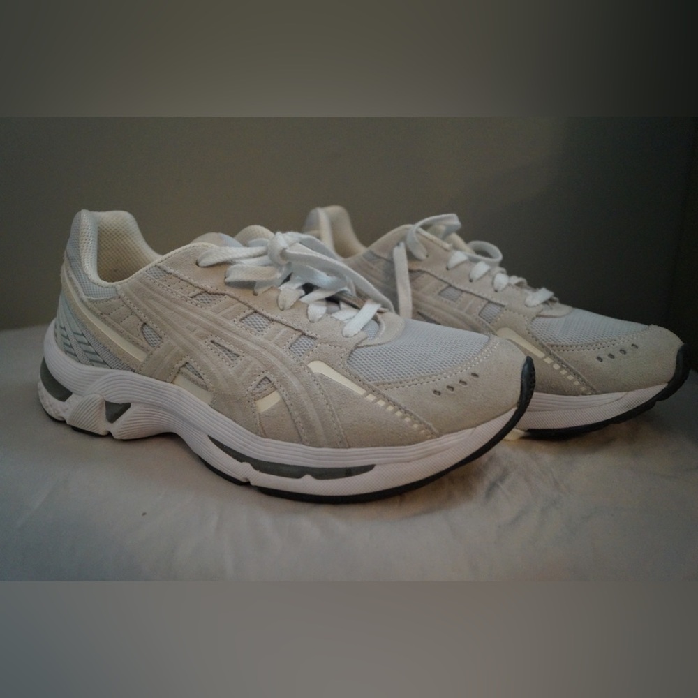 Women’s Asics Cream/Beige